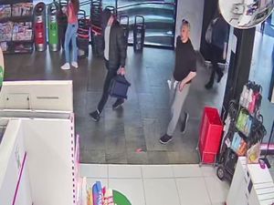 Zdjęcie przedstawiające osoby, które mogą mieć związek z kradzieżą.