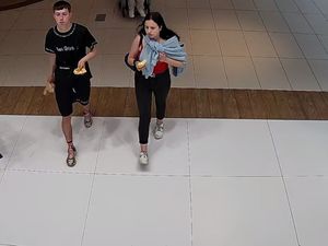 Zdjęcie przedstawiające osoby, które mogą mieć związek z kradzieżą.