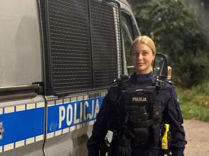 Zdjęcie przedstawiające policjantkę.