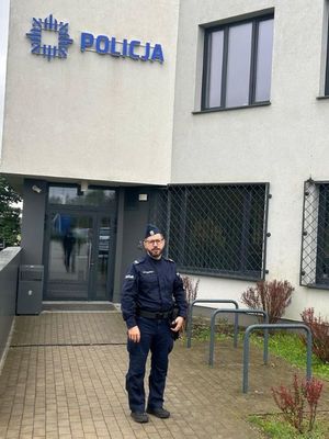 Zdjęcie przedstawiające dzielnicowego z Chwarzna.