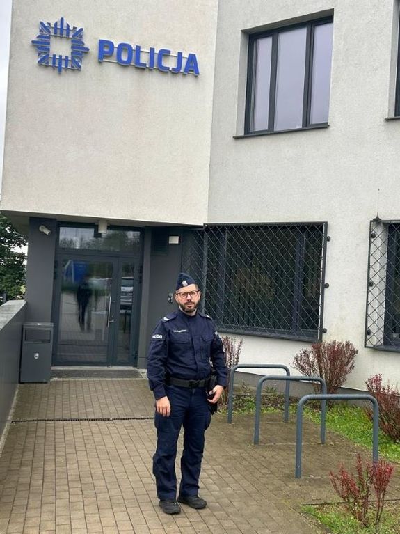 Zdjęcie przedstawiające dzielnicowego z Chwarzna.