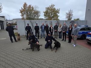 Zdjęcie przedstawiające spotkanie organizacyjne do projektu Napęd na cztery łapy, który realizowany będzie z Programu Funduszy Norweskich.