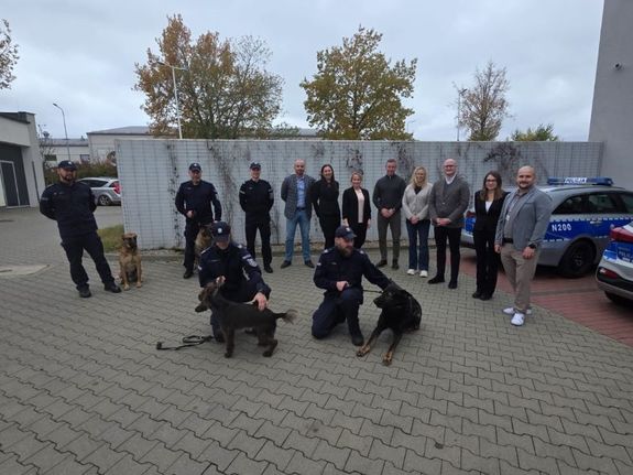 Zdjęcie przedstawiające spotkanie organizacyjne do projektu Napęd na cztery łapy, który realizowany będzie z Programu Funduszy Norweskich.