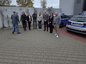 Zdjęcie przedstawiające spotkanie organizacyjne do projektu Napęd na cztery łapy, który realizowany będzie z Programu Funduszy Norweskich.