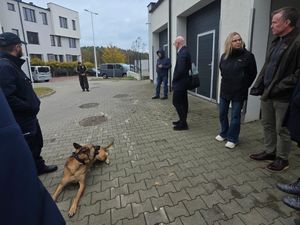 Zdjęcie przedstawiające spotkanie organizacyjne do projektu Napęd na cztery łapy, który realizowany będzie z Programu Funduszy Norweskich.