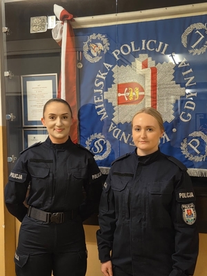 Zdjęcie przedstawia policjantów.