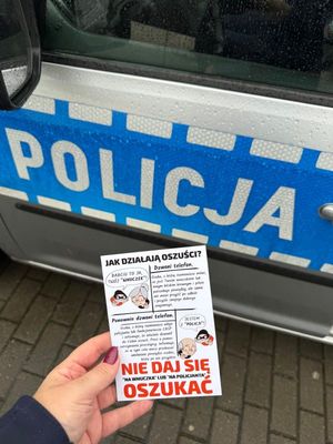 zdjęcia przedstawiają policjantkę i seniorów podczas spotkania