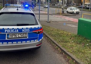 zdjęcia przedstawiają policjantów podczas działań