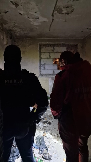 Zdjęcia przedstawiają działania policji