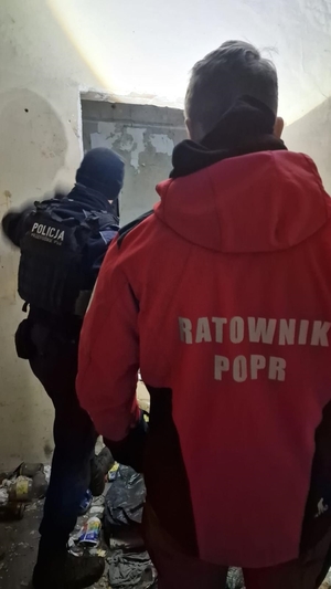 Zdjęcia przedstawiają działania policji