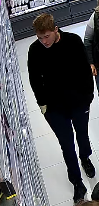 Zdjęcie przedstawia typowanego sprawcę kradzieży.