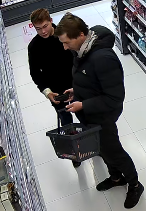 Zdjęcie przedstawia typowanego sprawcę kradzieży.