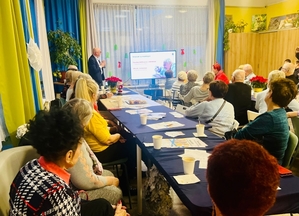 Policjantki za spotkaniu z seniorami