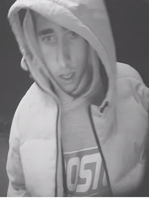 mężczyzna w kapturze