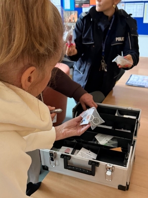 Zdjęcia ze spotkania edukacyjnego Policjantek w Szkole Podstawowej nr 40