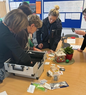 Zdjęcia ze spotkania edukacyjnego Policjantek w Szkole Podstawowej nr 40