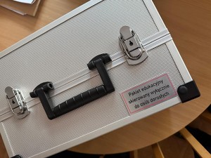 Zdjęcia ze spotkania edukacyjnego Policjantek w Szkole Podstawowej nr 40