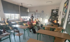 Zdjęcia ze spotkania edukacyjnego Policjantek w Szkole Podstawowej nr 40