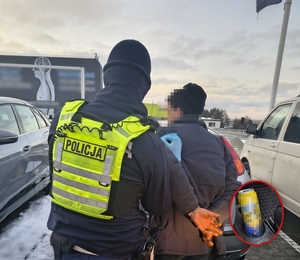 Policjant z zatrzymanym