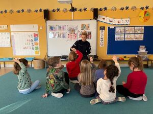 Spotkania policjantek z przedszkolakami.