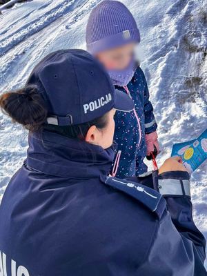 Policjantki spotkały się z dziećmi podczas półkolonii.