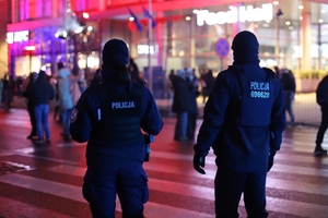 Policjanci nadzorowali rejon imprezy urodzinowej w Gdyni.