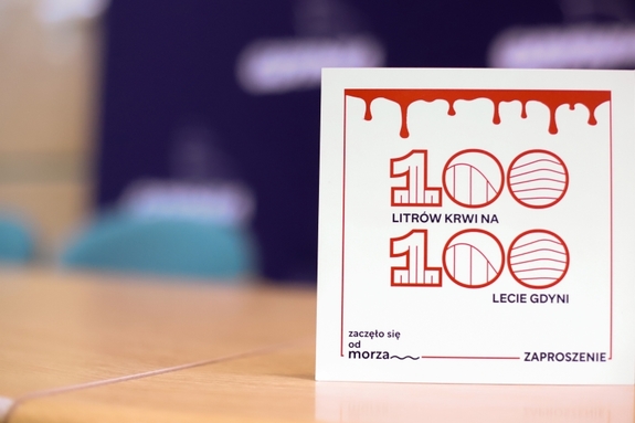 zdjęcia przedstawiają uhonorowanych, zasłużonych krwiodawców