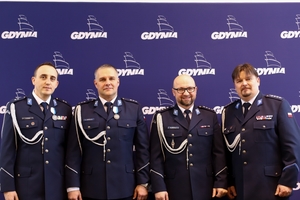 zdjęcia przedstawiają uhonorowanych, zasłużonych krwiodawców