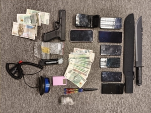 Zabezpieczone karty, pieniądze telefonu i inne przedmioty