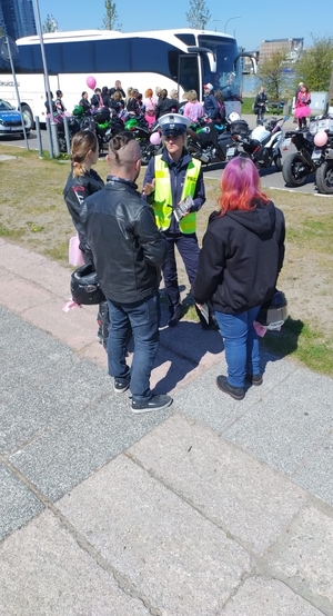 Policyjna profilaktyka podczas weekendowych przejazdów motocyklowych