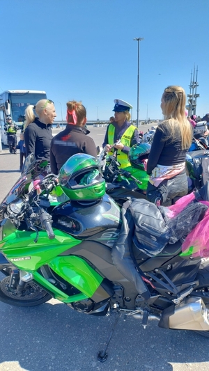 Policyjna profilaktyka podczas weekendowych przejazdów motocyklowych
