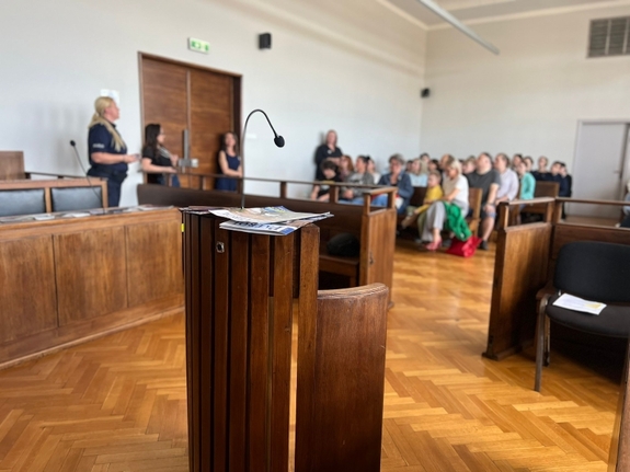 Policjantki na "Nocy Otwartych Sądów"