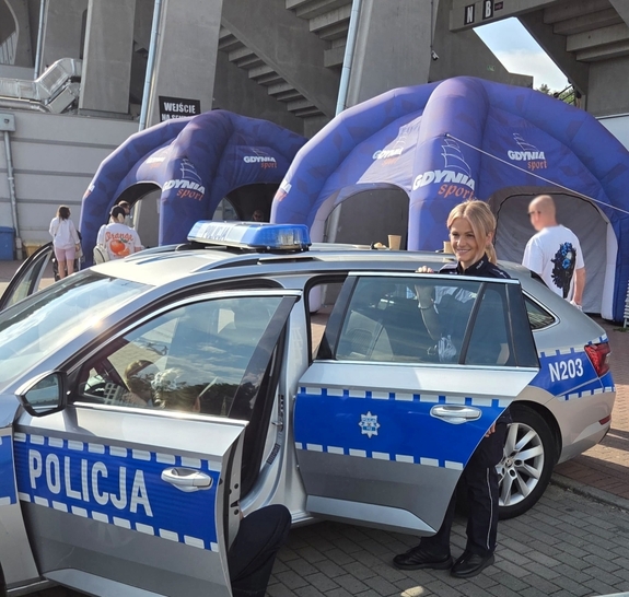 Policjantki na festynie rodzinnym