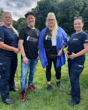 Policjantki za IV Pikniku Psów Adoptowanych