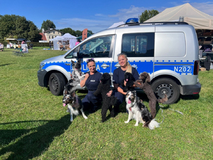 Policjantki za IV Pikniku Psów Adoptowanych